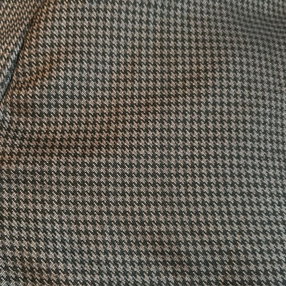 short. - Picture 3 of 3